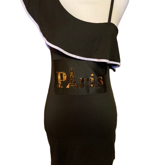 Uni shoulder ruffle detail mini dress embellished with puffy gold “PARIS”. - Picture 1 of 7